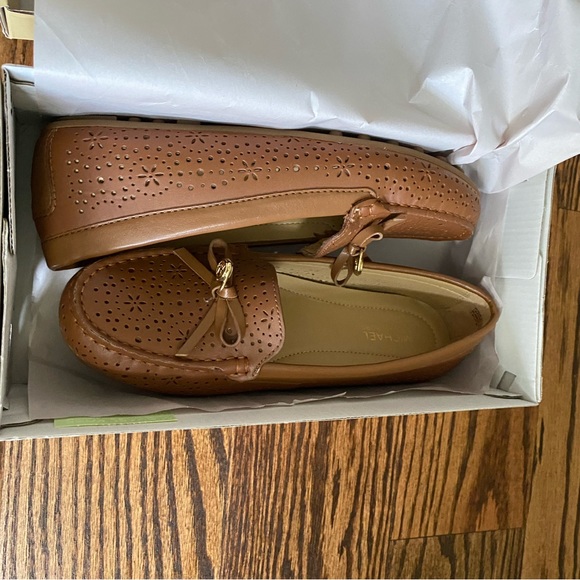 NIB MK Michael Kors Everett LUGGAGE Loafer Size 7M Perforated Leather Hazel NEW! - Picture 4 of 13